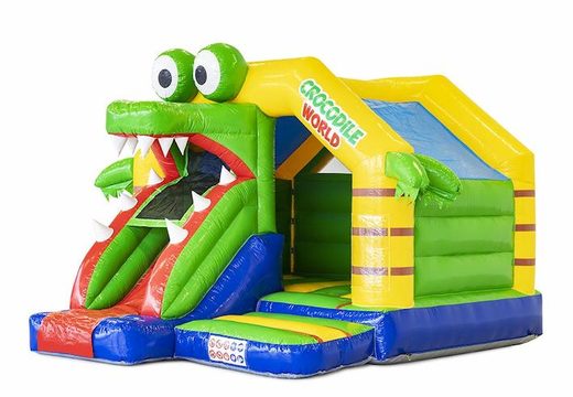 Opblaasbaar springkasteel met glijbaan in krokodillen thema te koop voor kinderen
