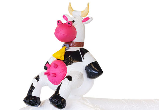 Koe op springkasteel van JB Inflatables