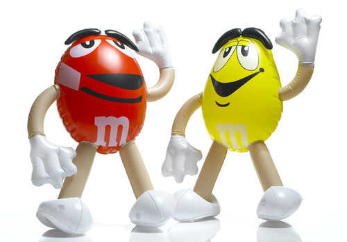 Mini M&M pvc inflatables online bestellen. Koop inflatable promotieobjecten nu bij JB Inflatables Nederland 